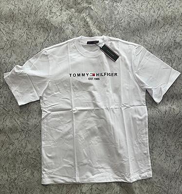 TOMMY HILFIGER T-SHIRT